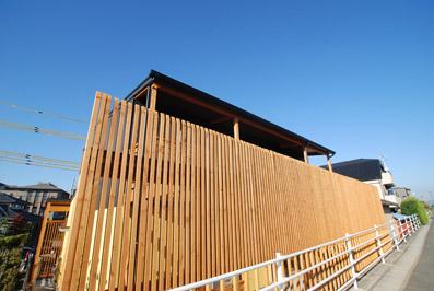 連格子のある家