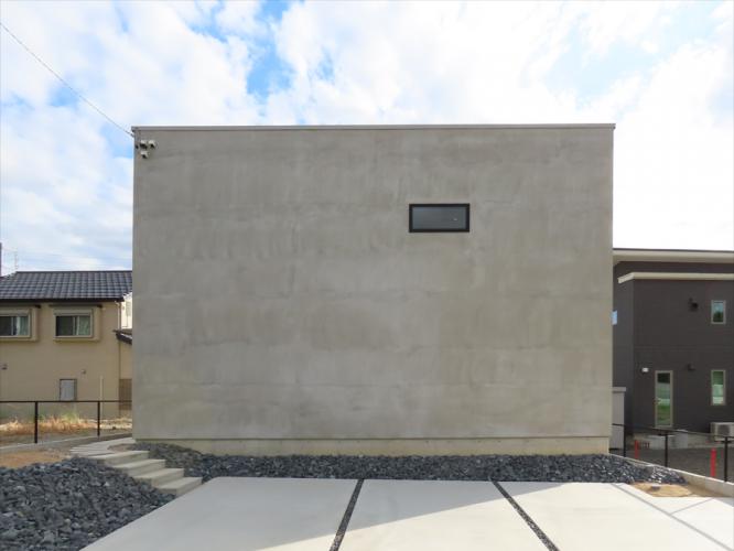 土間と回廊の家