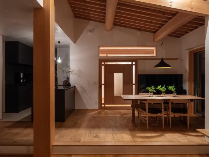 伊吹山を望む花火テラスのある家