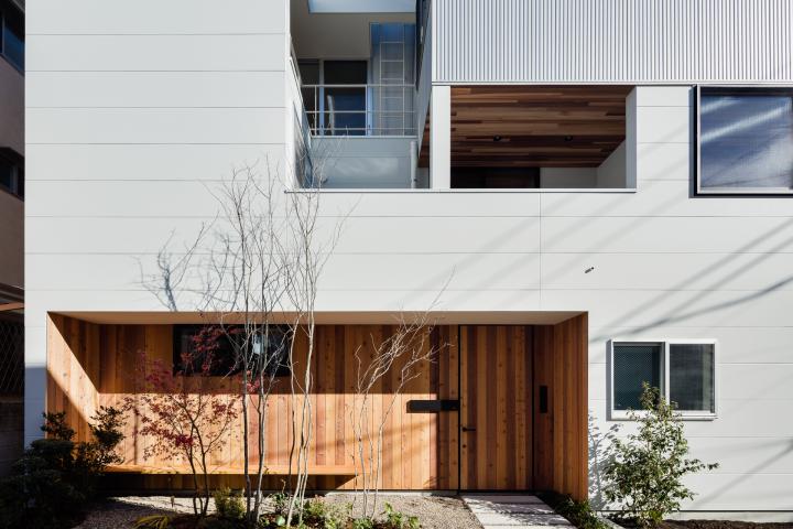 独立した二世帯が集う家