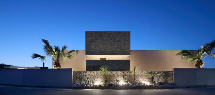 La mer Bleue　-波打ち際に建つ別荘-