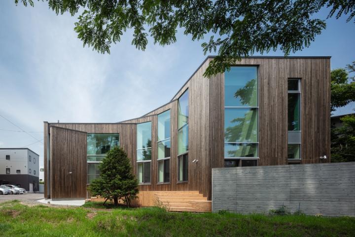 五つの角度の織りなす家