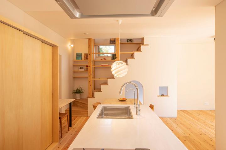 共働きでも子育てしやすい、子供の遊び場がある家