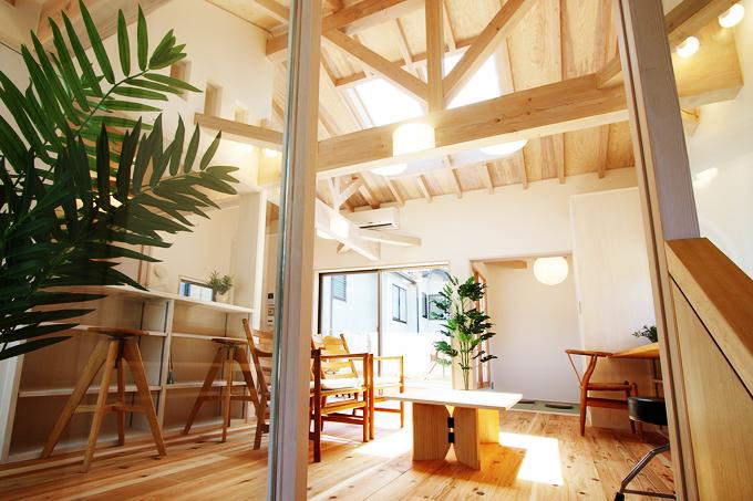 ツインバルコニーの家