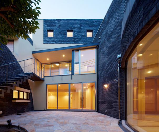 中庭のある２世帯住宅（リノベーション）