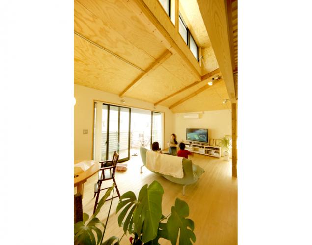 屋根付バルコニーのある家