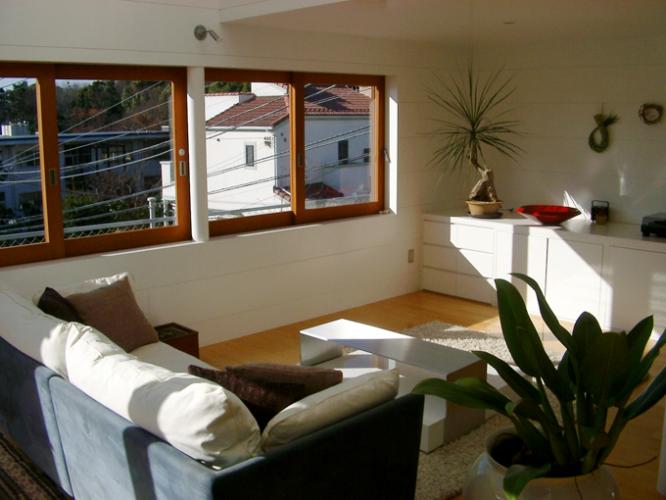 風と光があふれる、大きな吹き抜けがある家