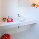 可愛らしい子ども用の洗面スペース