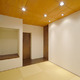 ダウンライトが照らすモダンな和室