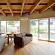 木の梁を印象的に使ったLDK
