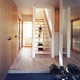 ポリカーボネートでできた各部屋の引き戸から、優しい光が入り込む玄関ホール