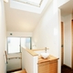トップライトからの光で明るい2階洗面