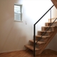 生活空間へと続く階段