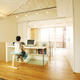 土間玄関はいってすぐに子供の学習コーナー