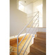 １、２階を繋ぐシンプルな階段