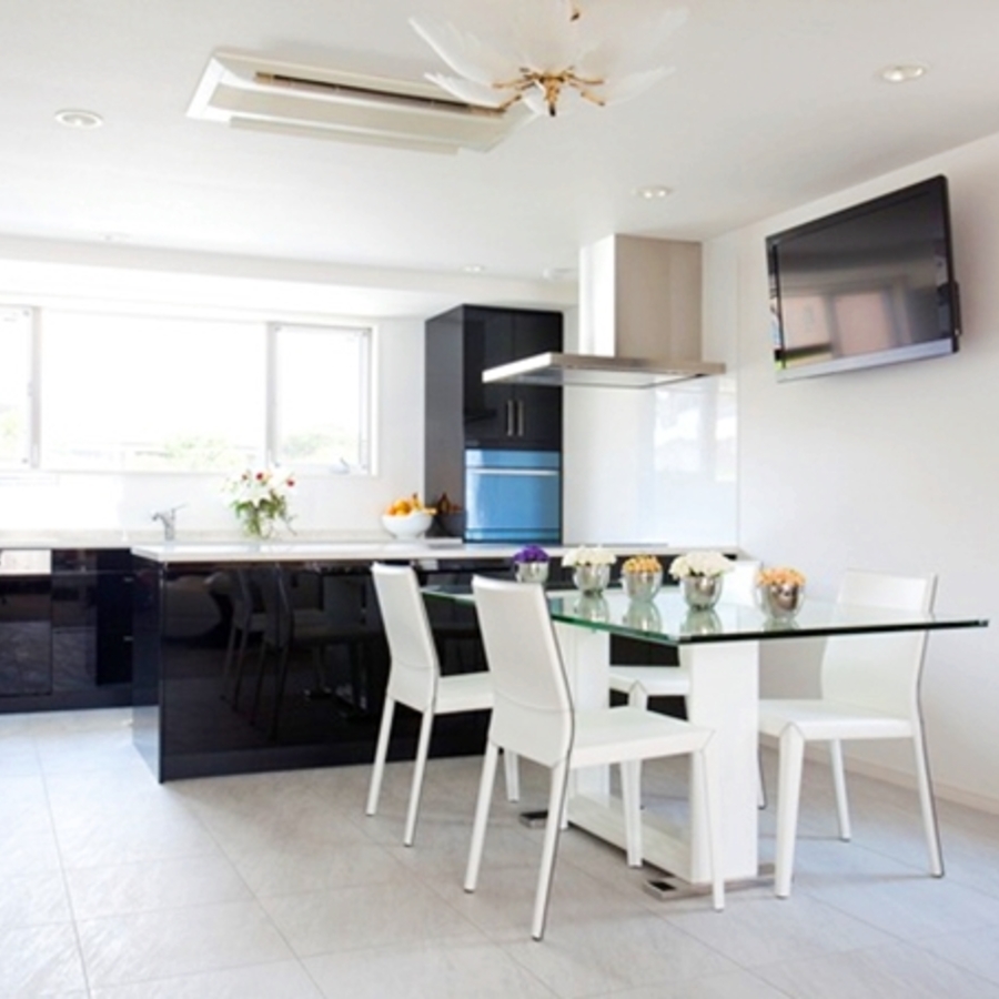 フルオーダーの上品なキッチン