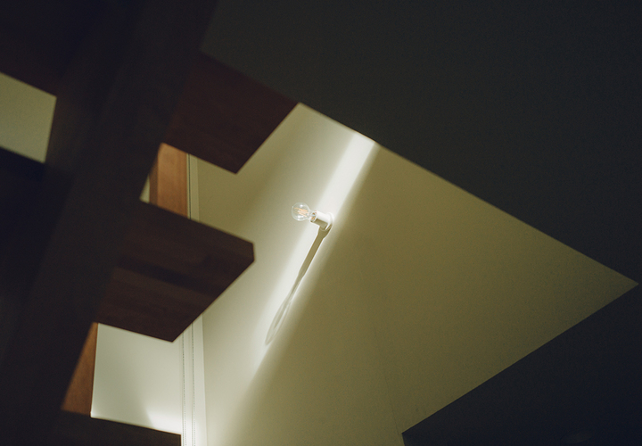 階段室に差し込む自然光