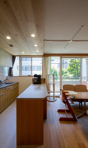 キッチンとダイニング