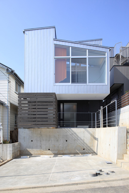 住宅密集地でありながら開放的な室内