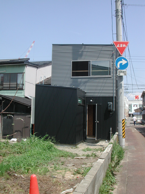 屋内は間口3.9メートルという狭さを感じさせない開放感