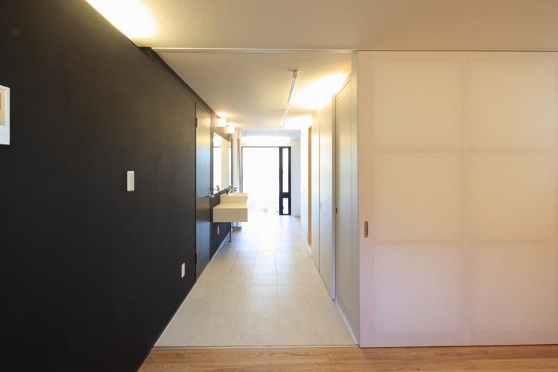 1階には寝室やファミリークローゼットなどプライベート空間をまとめる