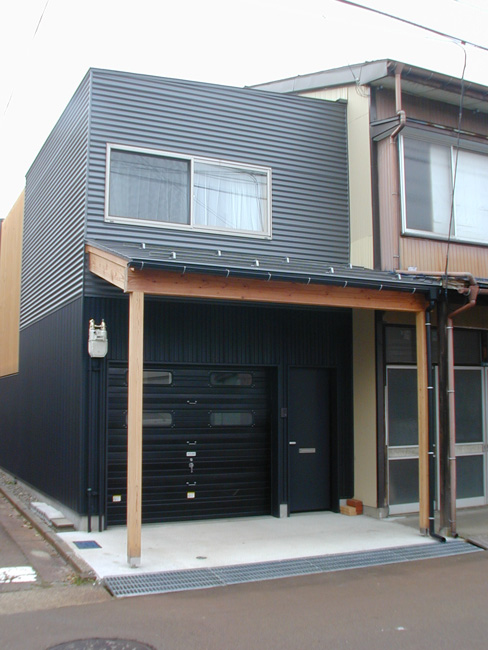 古き良き雁木が残る豪雪地帯のエントランス