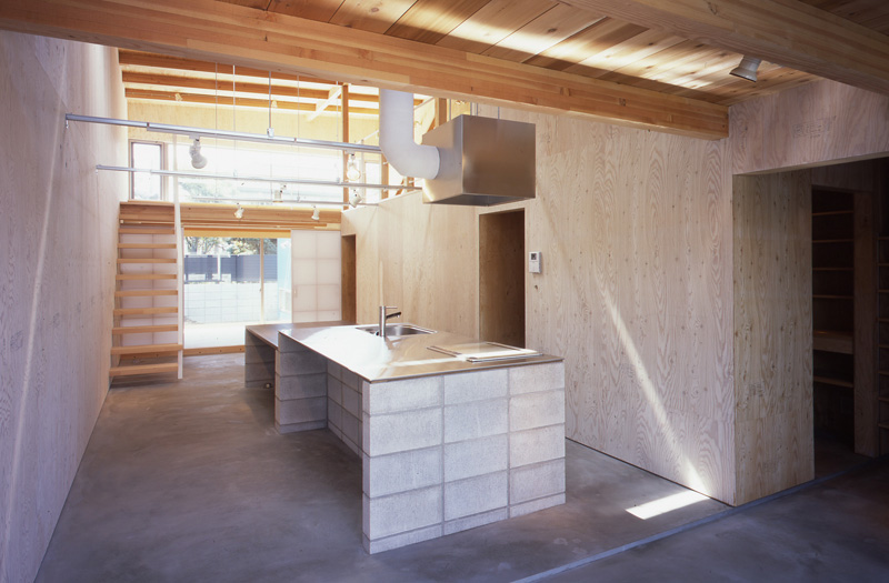 回廊のような2階といつでも繋がれるダイニングキッチン