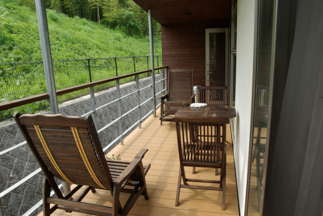 ゆったりと時の流れを感じられるバルコニー