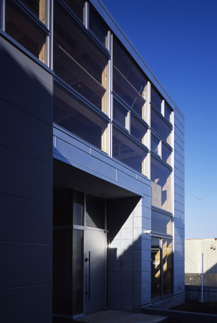 南面を窓で埋め尽くしたガラスの家