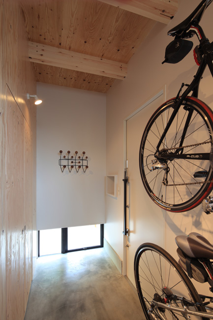 趣味の自転車も入れやすい土間の玄関