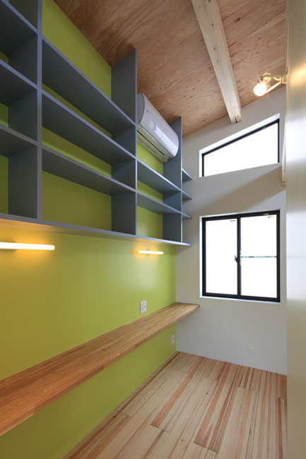 ロフトは夫婦のスタディコーナー