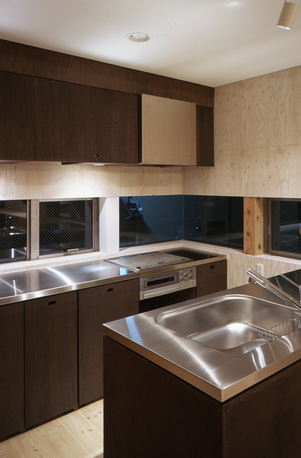 モダンで機能的で使いやすい対面キッチン