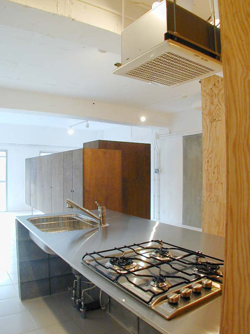 ワンルームでオープンな雰囲気の中に計算された適度な死角をつくりだす