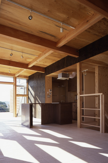 友人を招くのが楽しくなる大きなカウンターテーブル