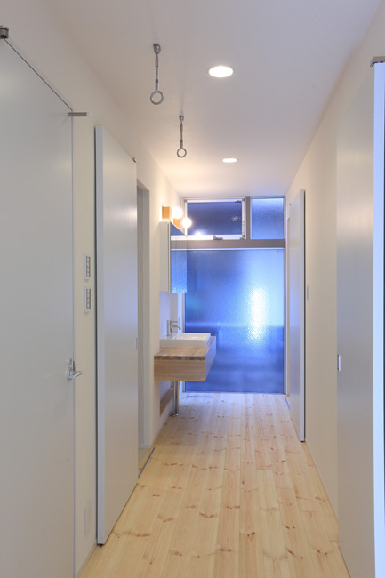 ファミリークローゼットと洗面を近くに配し家事をスムーズに