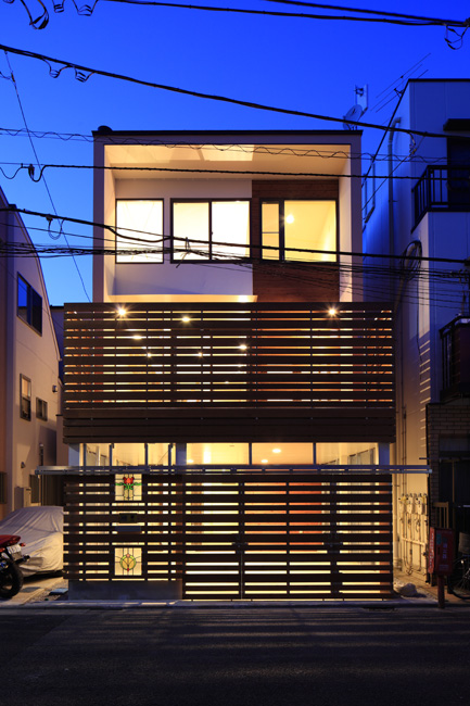 開放的だけど見えすぎない木製横格子