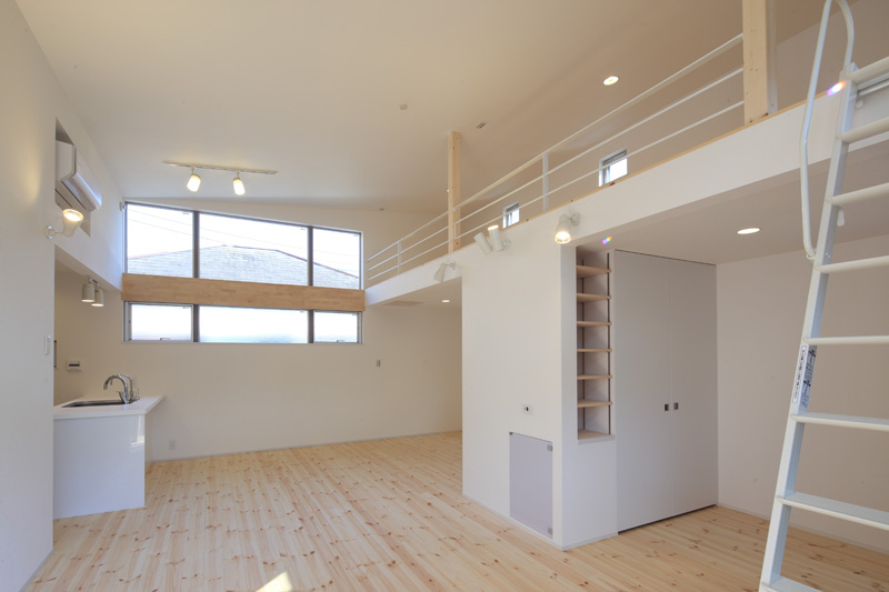 家族の視線と会話がクロスするリビングロフト