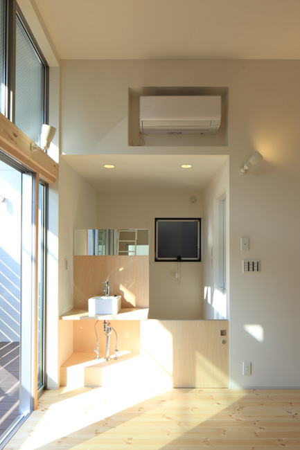 コンパクトで忙しい朝にも便利なリビング洗面