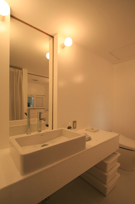 シンプルでくつろぎを感じられる洗面スペース