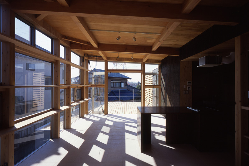 光が差し込むサンルームのようなLDK