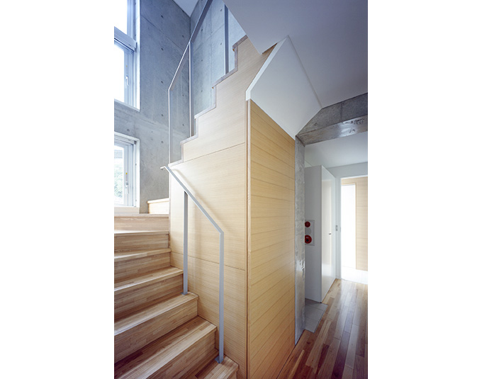 収納と同化する階段ボックス