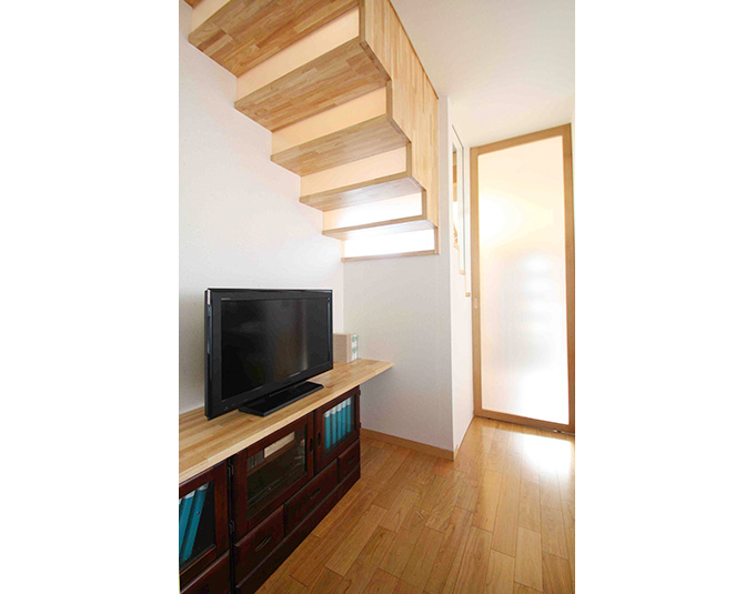 階段から光が落ちてくる