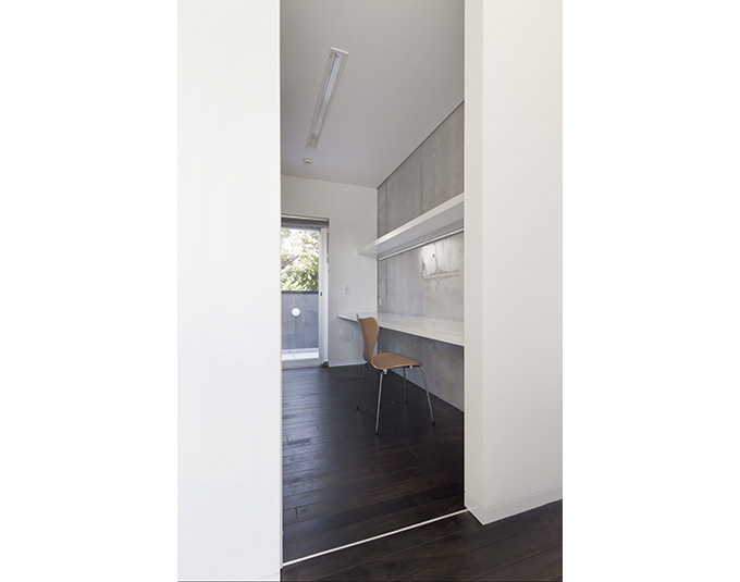 打放しの壁が部屋を特徴付ける