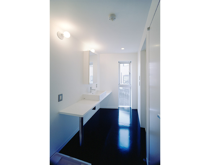 モノトーンカラーにより清潔感を演出