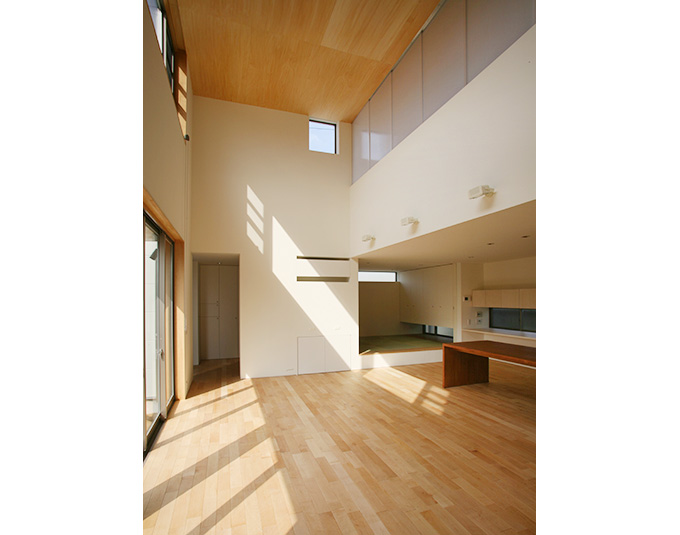 ハイサイドライトが部屋の奥まで光を届ける