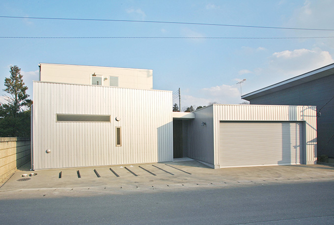 ブロックを並べた様な外観