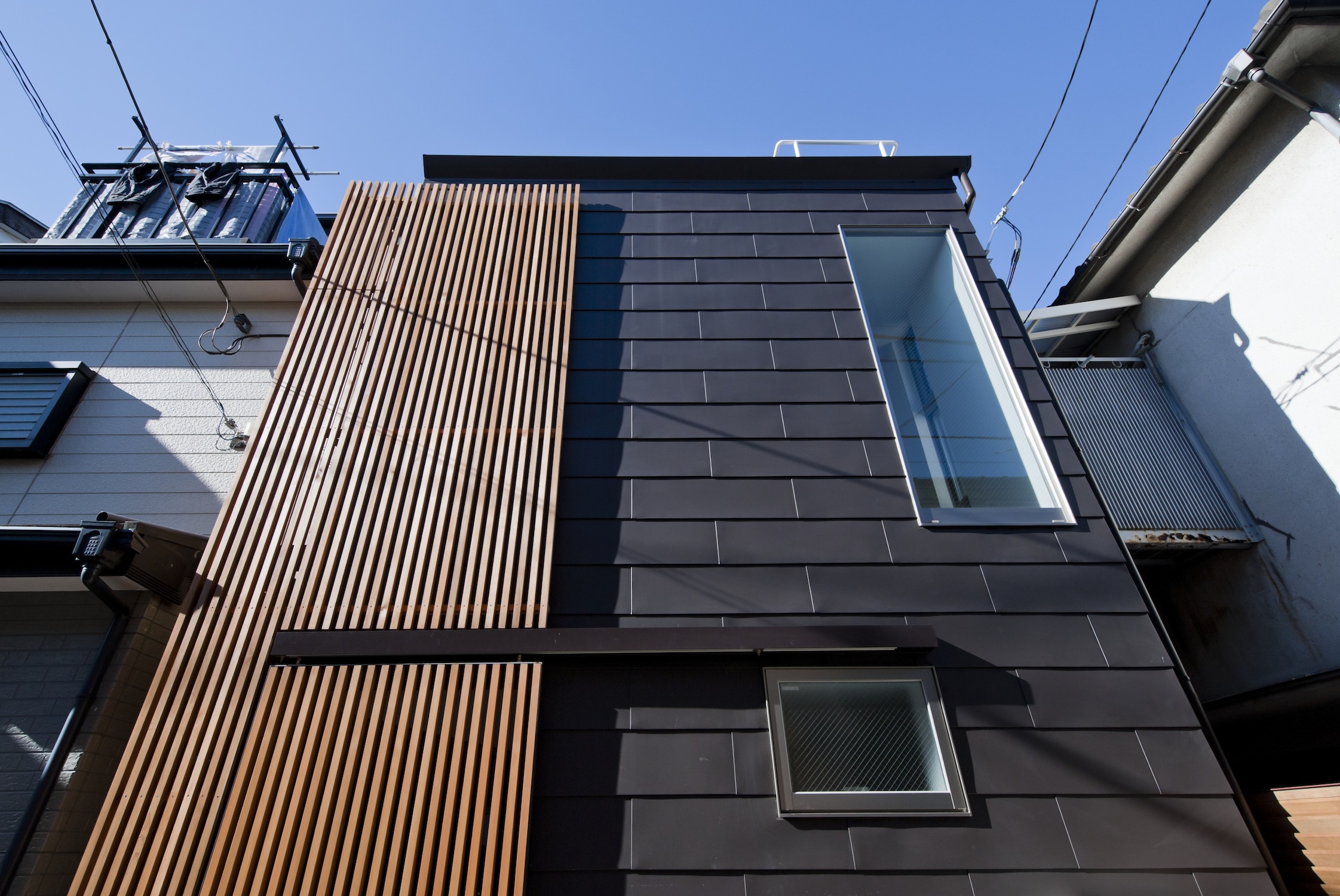 外観からは想像できない開放的な室内