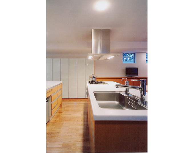 使い勝手を重視した広々キッチン