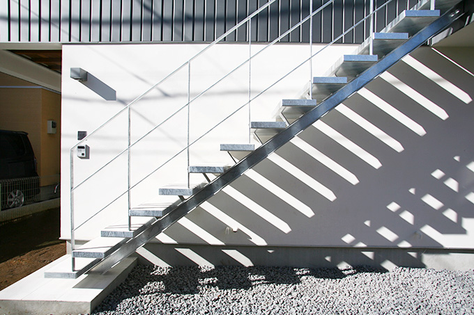 スタイリッシュな鉄製階段