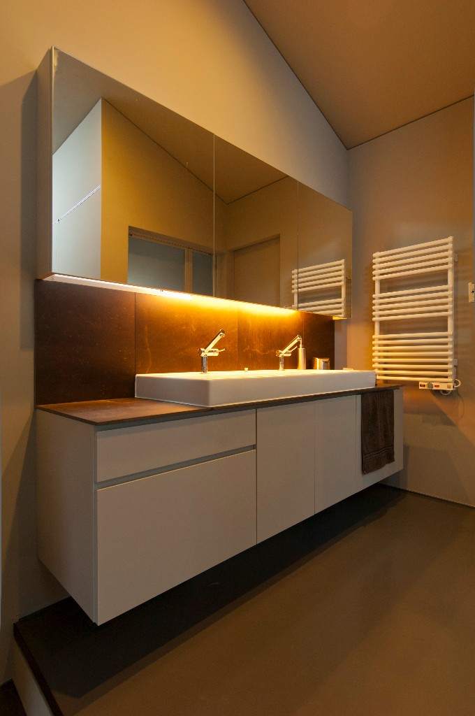 ディテールにこだわってシンプルで上質なイメージの洗面台